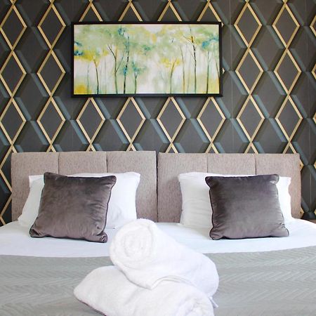 Homely And Budget Friendly 3 Bed House Sleeps 6 Free Parking! Milton Keynes Ngoại thất bức ảnh