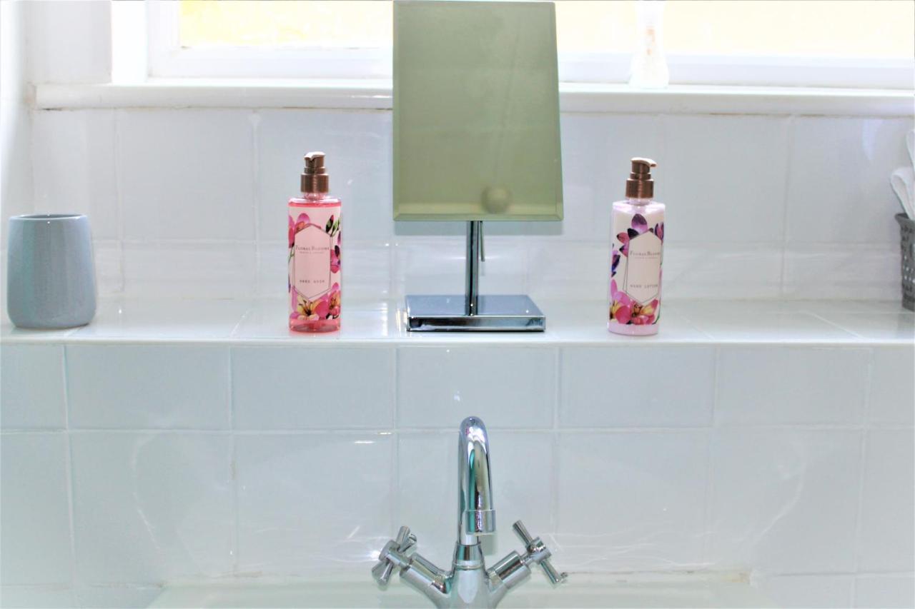 Homely And Budget Friendly 3 Bed House Sleeps 6 Free Parking! Milton Keynes Ngoại thất bức ảnh