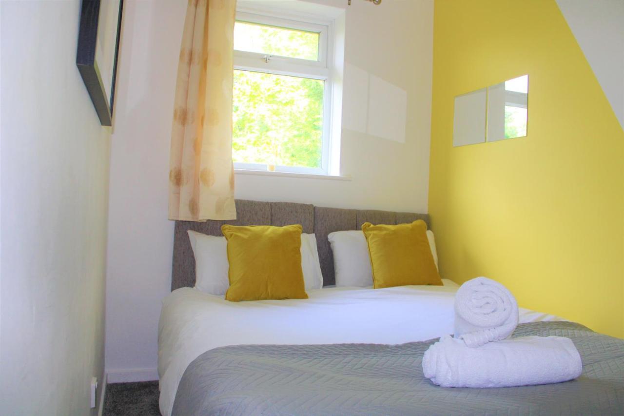 Homely And Budget Friendly 3 Bed House Sleeps 6 Free Parking! Milton Keynes Ngoại thất bức ảnh