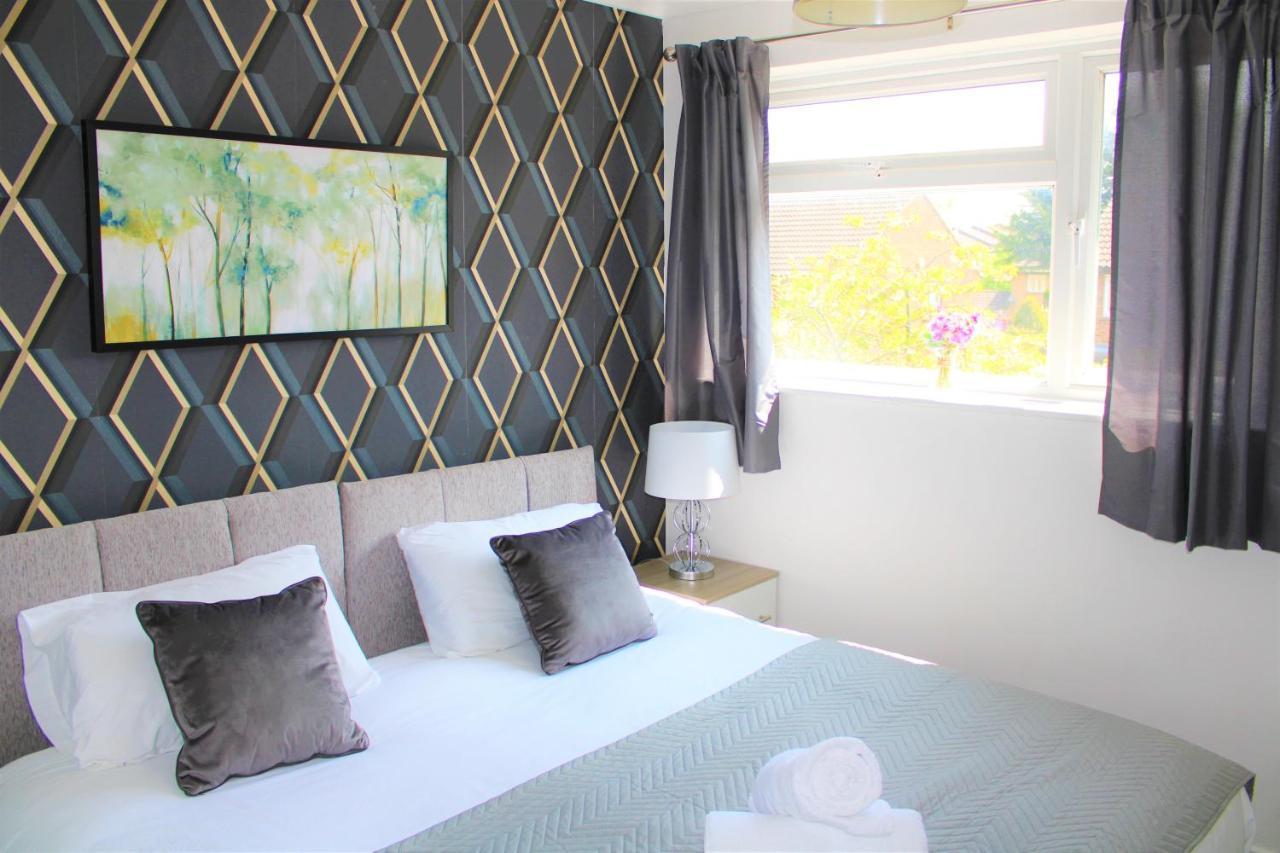 Homely And Budget Friendly 3 Bed House Sleeps 6 Free Parking! Milton Keynes Ngoại thất bức ảnh