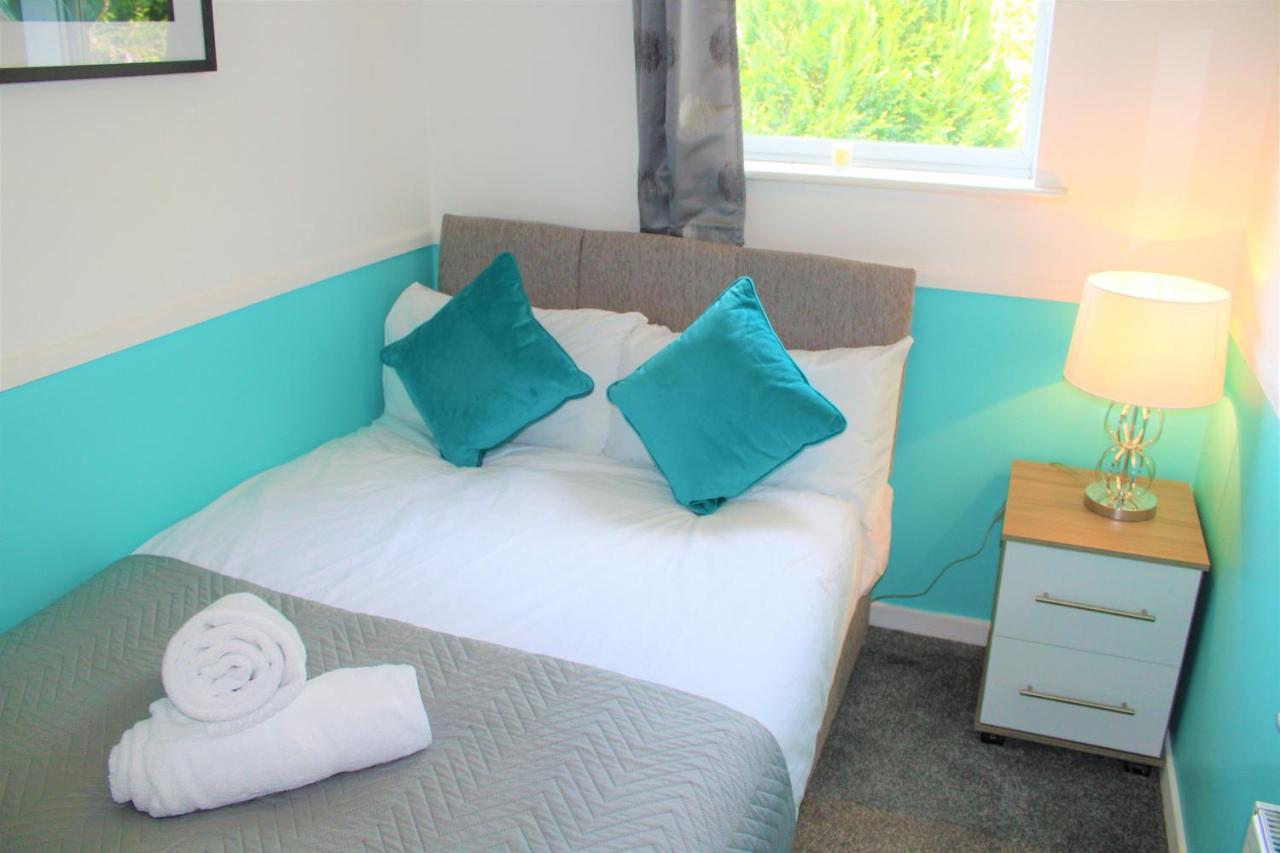 Homely And Budget Friendly 3 Bed House Sleeps 6 Free Parking! Milton Keynes Ngoại thất bức ảnh