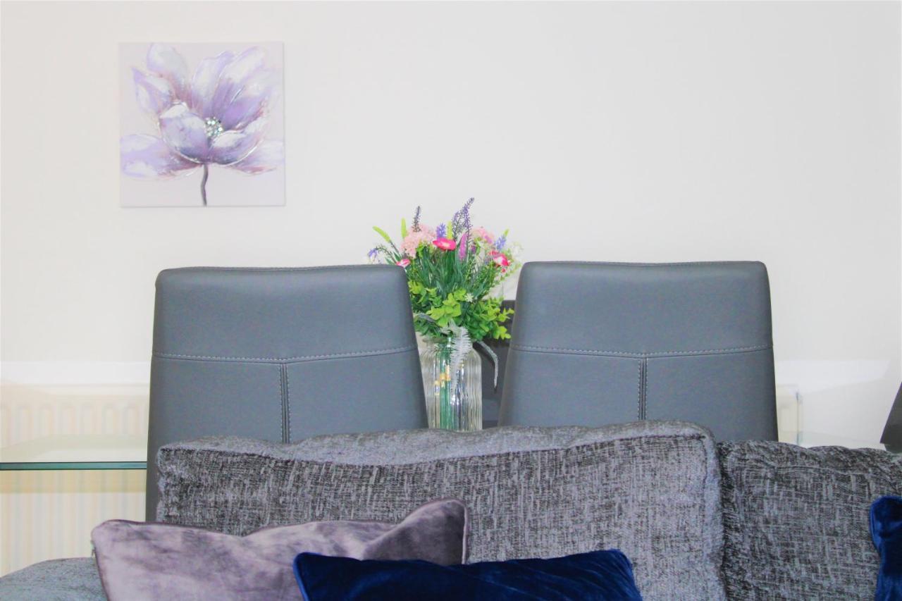 Homely And Budget Friendly 3 Bed House Sleeps 6 Free Parking! Milton Keynes Ngoại thất bức ảnh